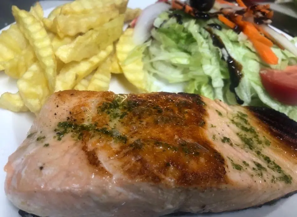 Plato combinado de salmón