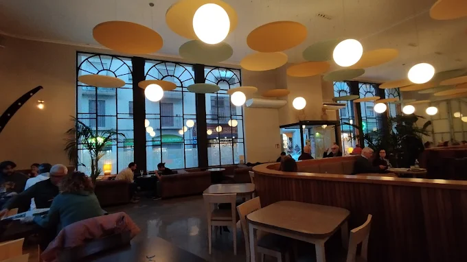 Restaurant The Casino Cafè by tints Figueres en Menuveo