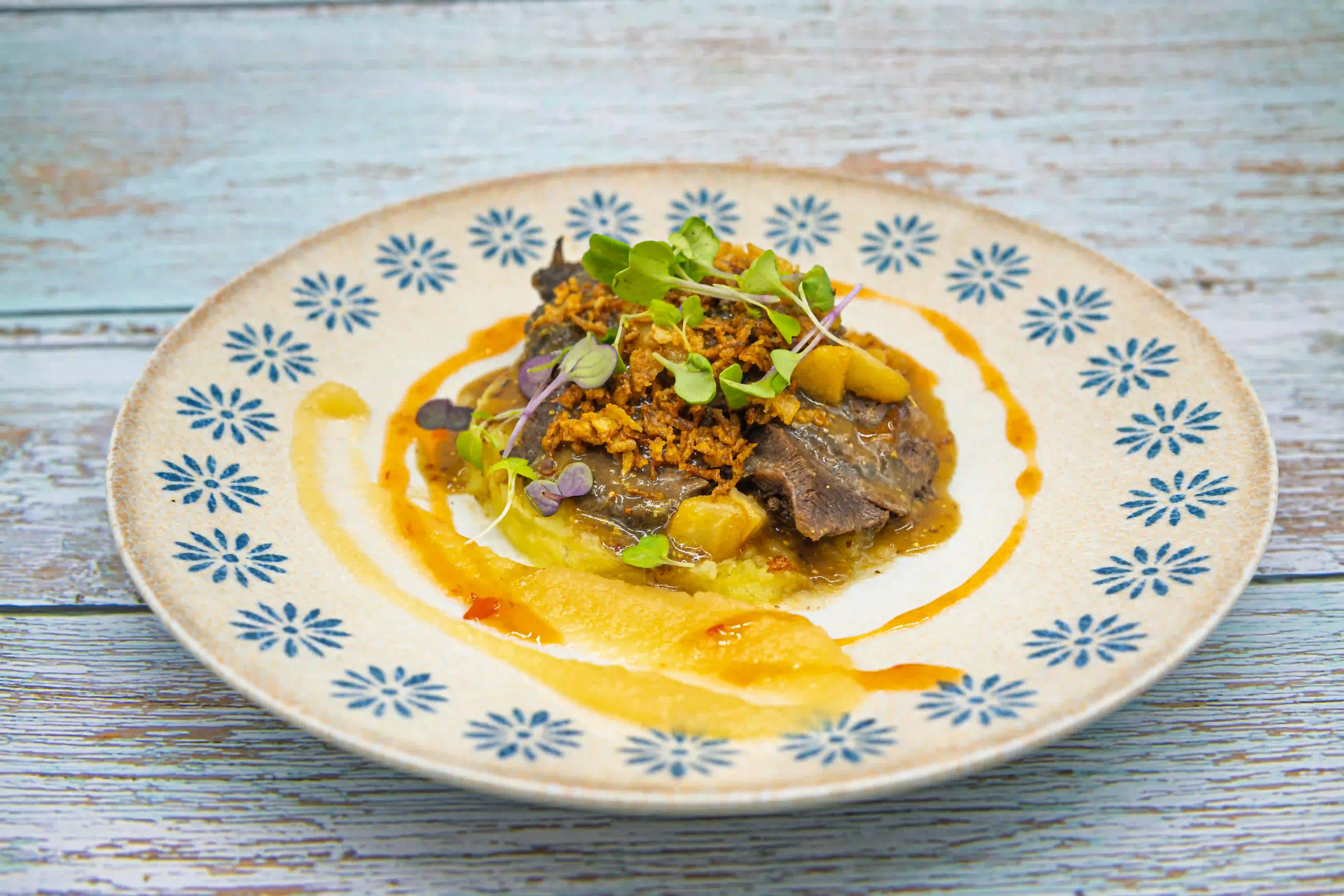 carrillera estofada con pure patata restaurante menu mediodia la fabrica figueres.jpg