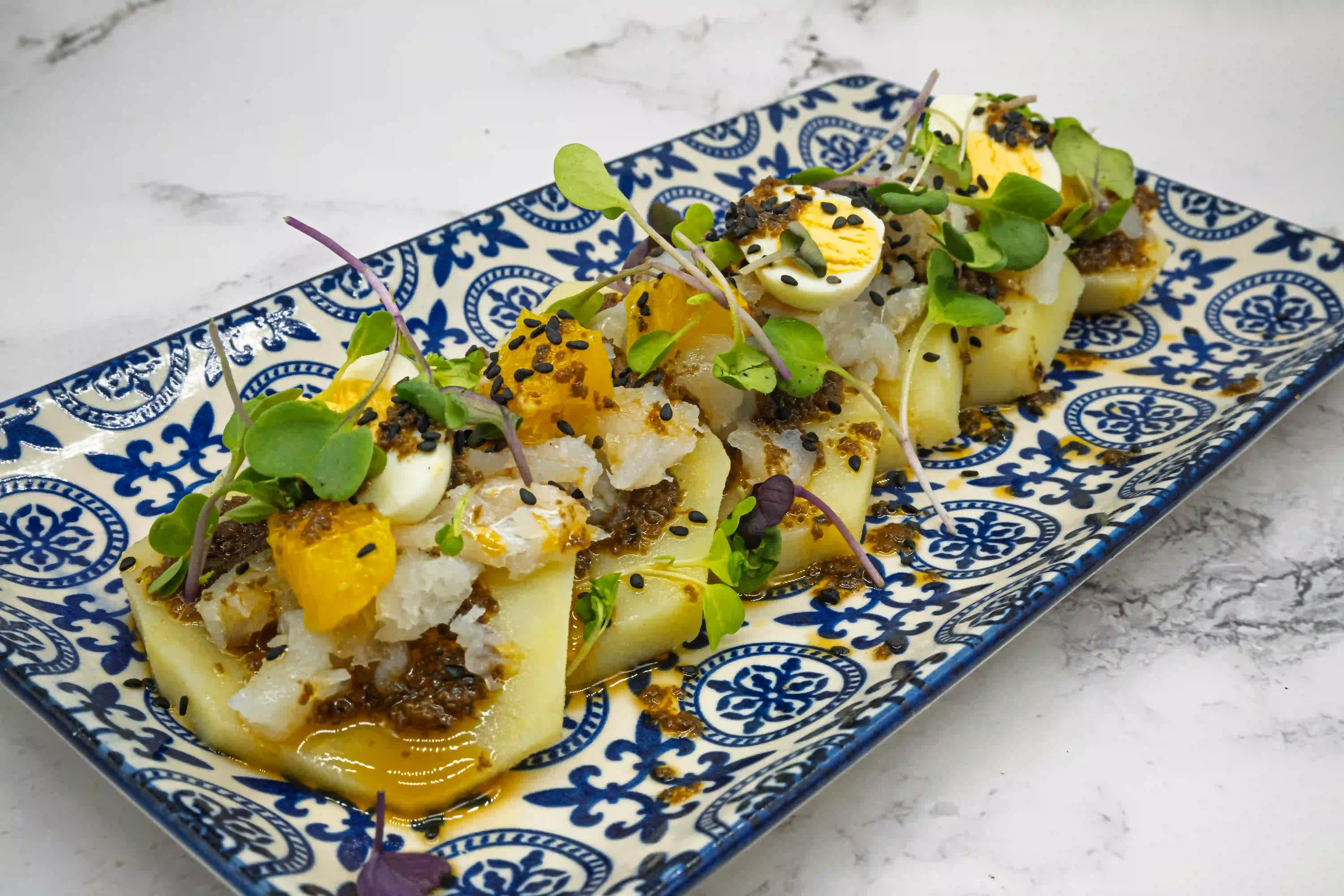 ensalada xato con bacalao y huevo restaurante menu mediodia la fabrica figueres