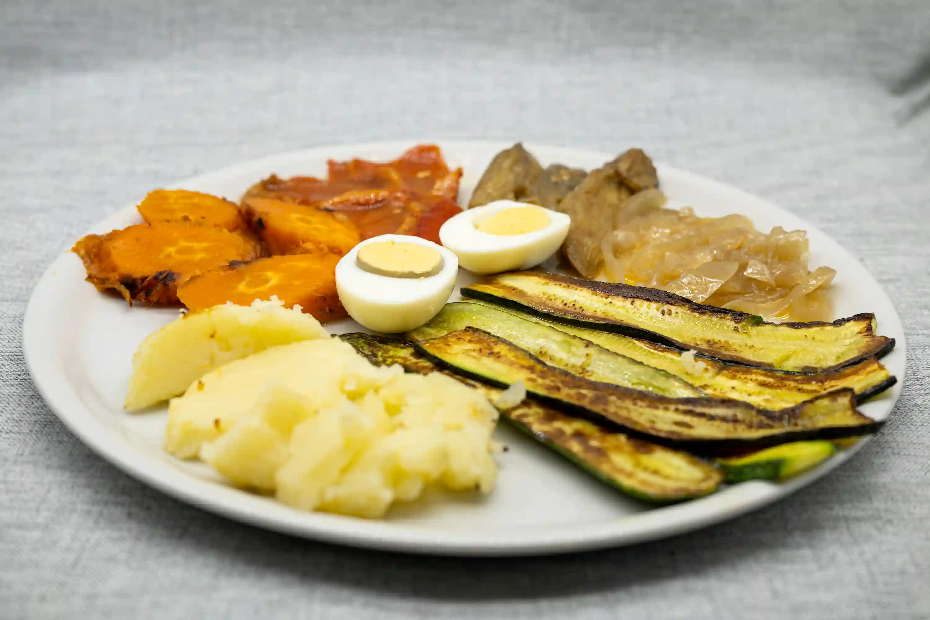 en trozos crujientes con limón plato típico en restaurante de comida centroamericana en evo duro