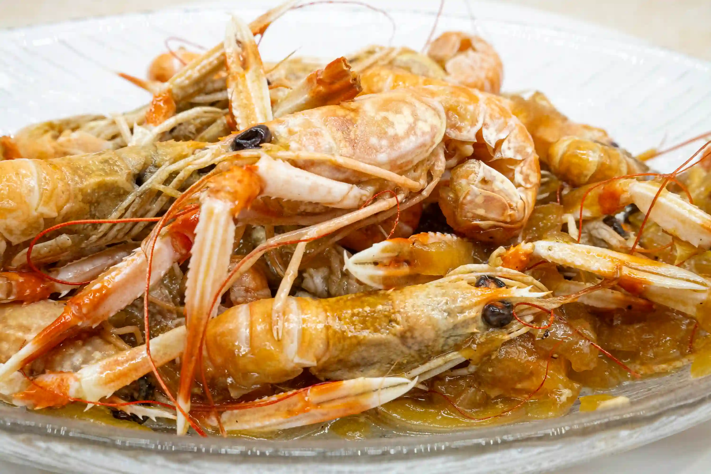 cigalas saltejades amb cebeta i salsa tradicional restaurant ca la gemma menu mediodia alt emporda