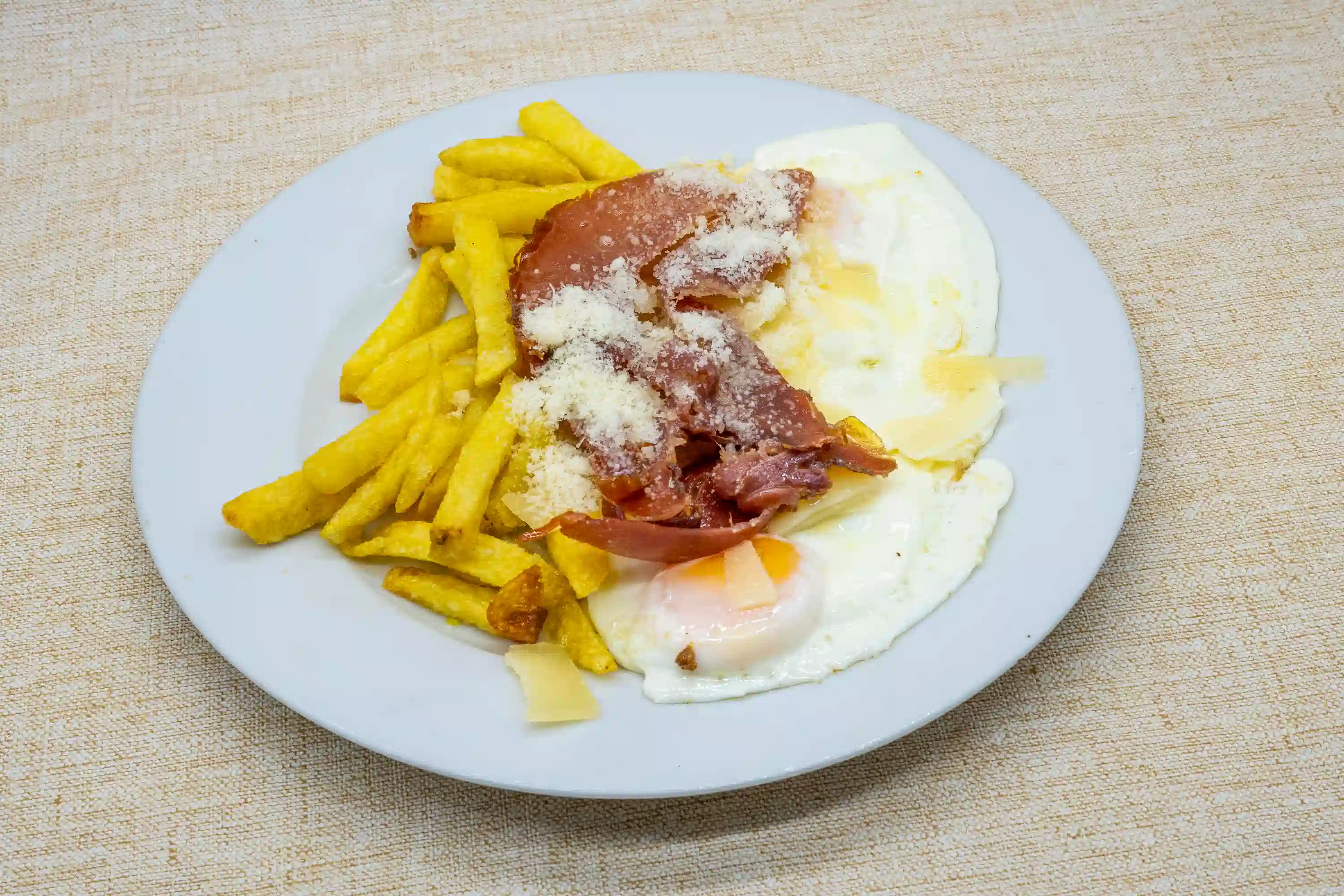 huevos fritos con jamon patatas y queso menu mediodia nogal barcelona