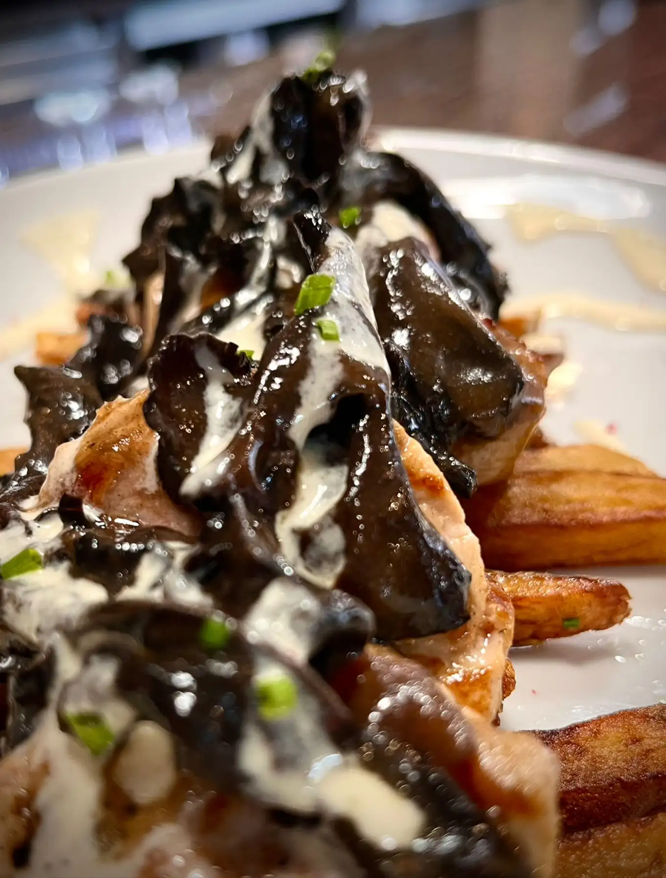 Solomillo con salsa de setas en Cal Tete, restaurante mediterráneo en Sant Martí, Barcelona. Disfruta de este plato gourmet en nuestro menú del día.