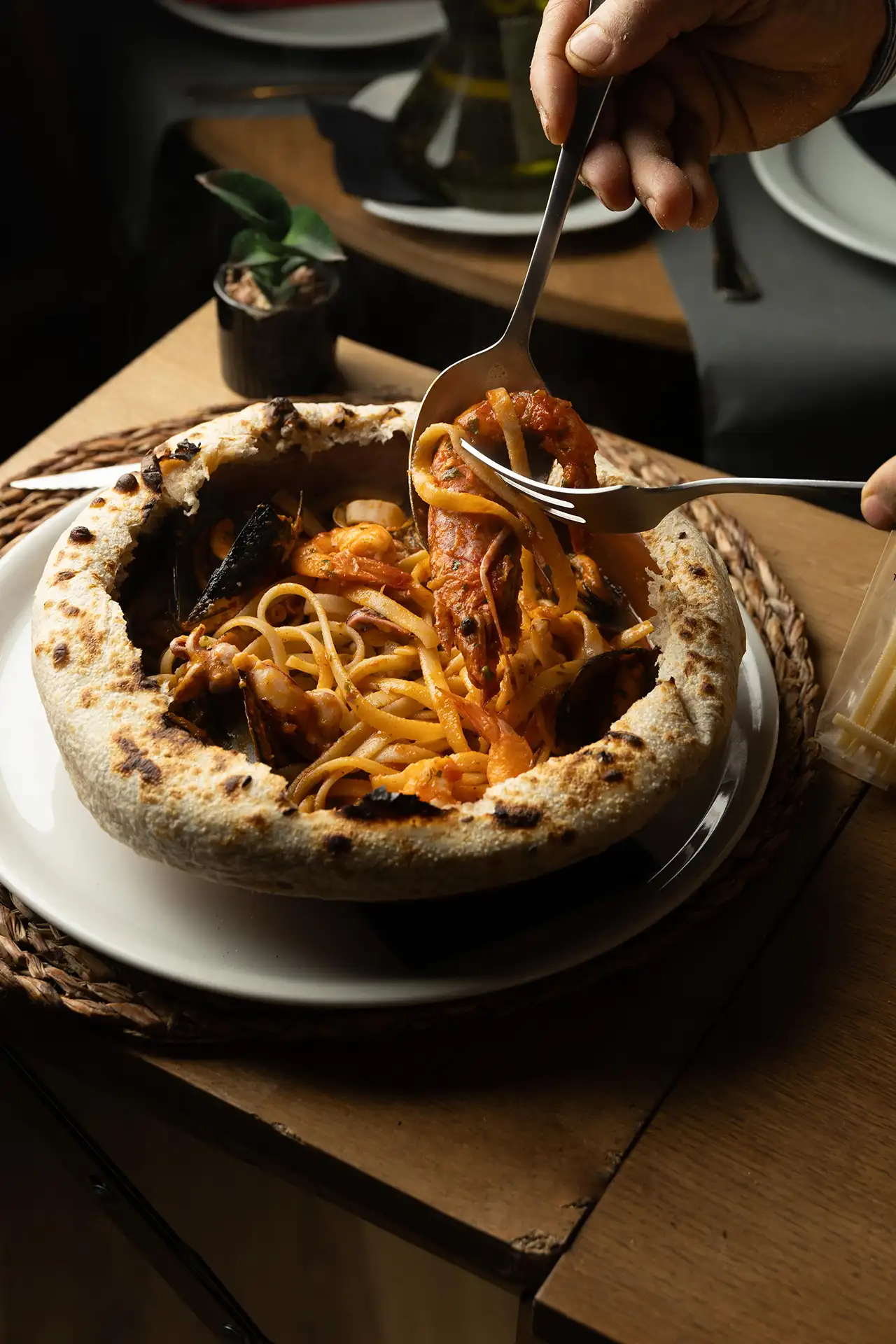 Scialatielli ai Frutti di Mare alla Crosta en Locanda del Vulture, auténtica cocina italiana en Sant Martí, Barcelona