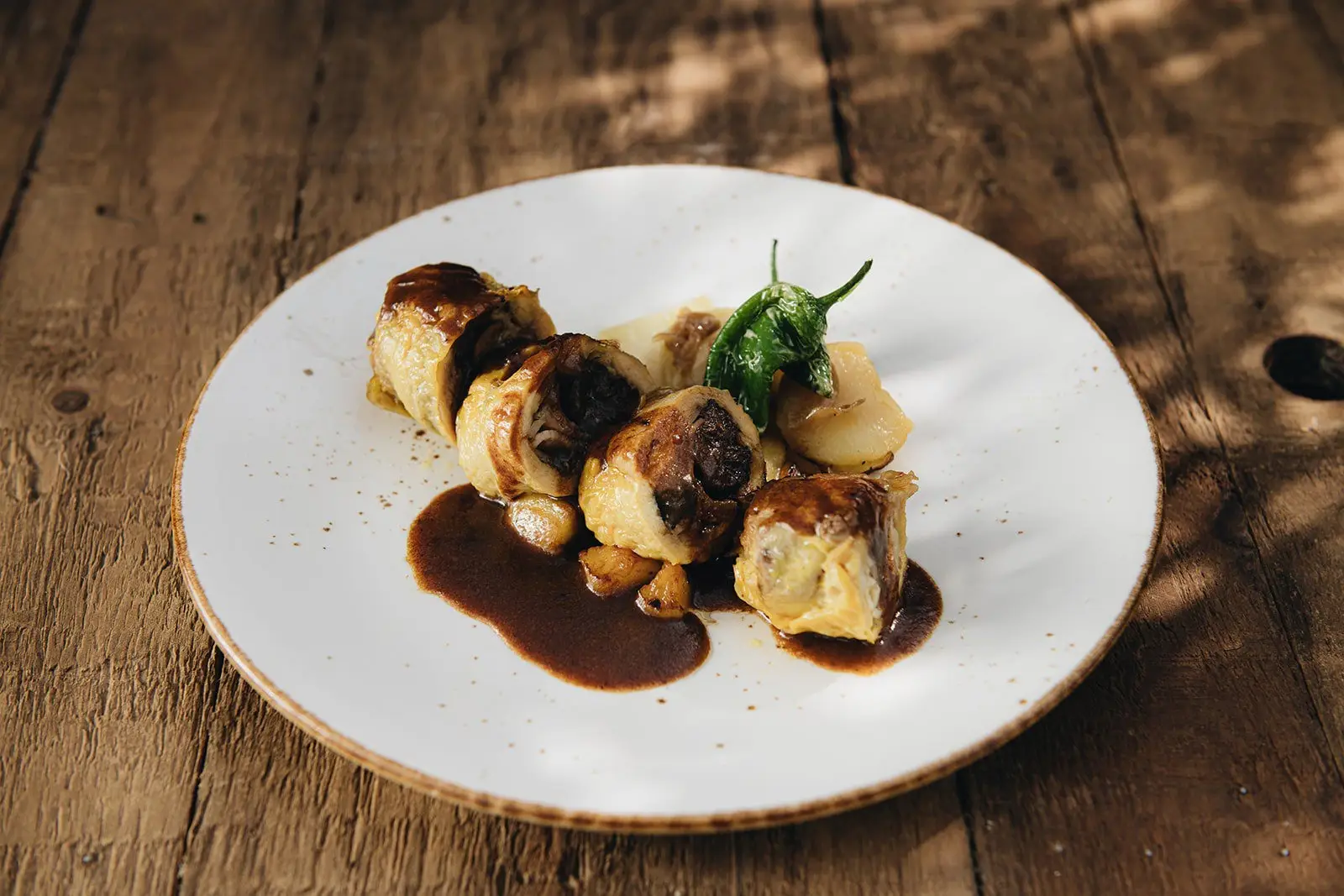 Rollo de carne con salsa en Restaurant Ronda Figueres, cocina mediterránea en Girona