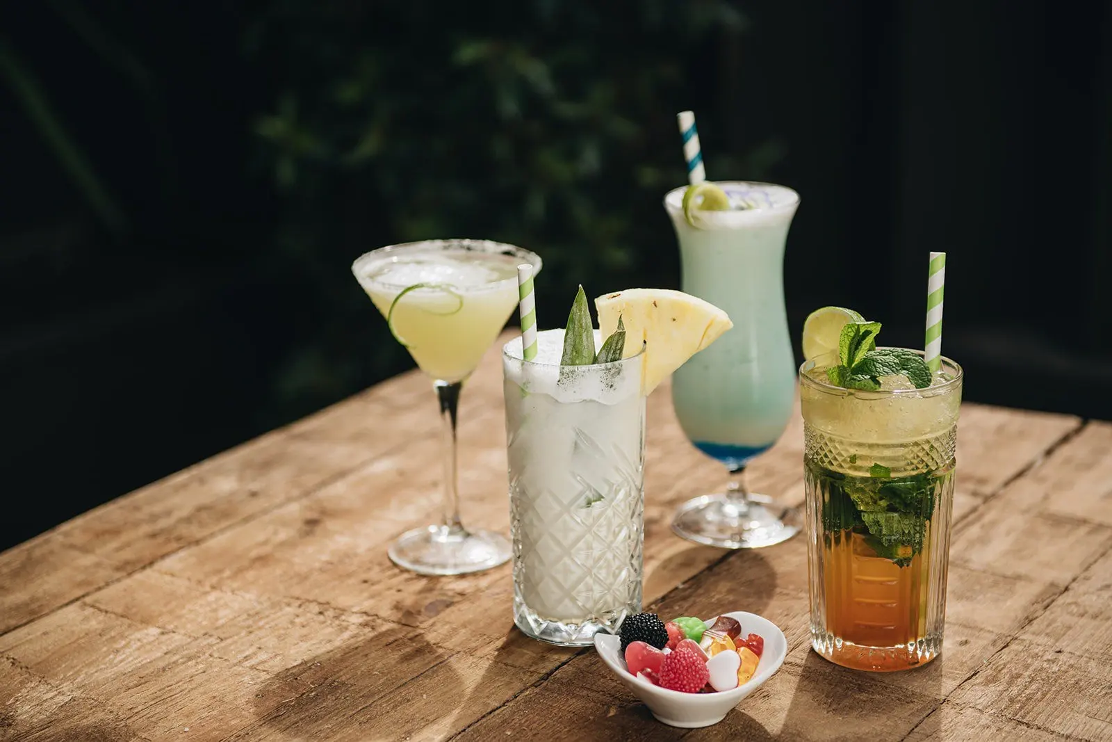 Cócteles variados en Restaurant Ronda Figueres, especializado en cocina mediterránea en Girona