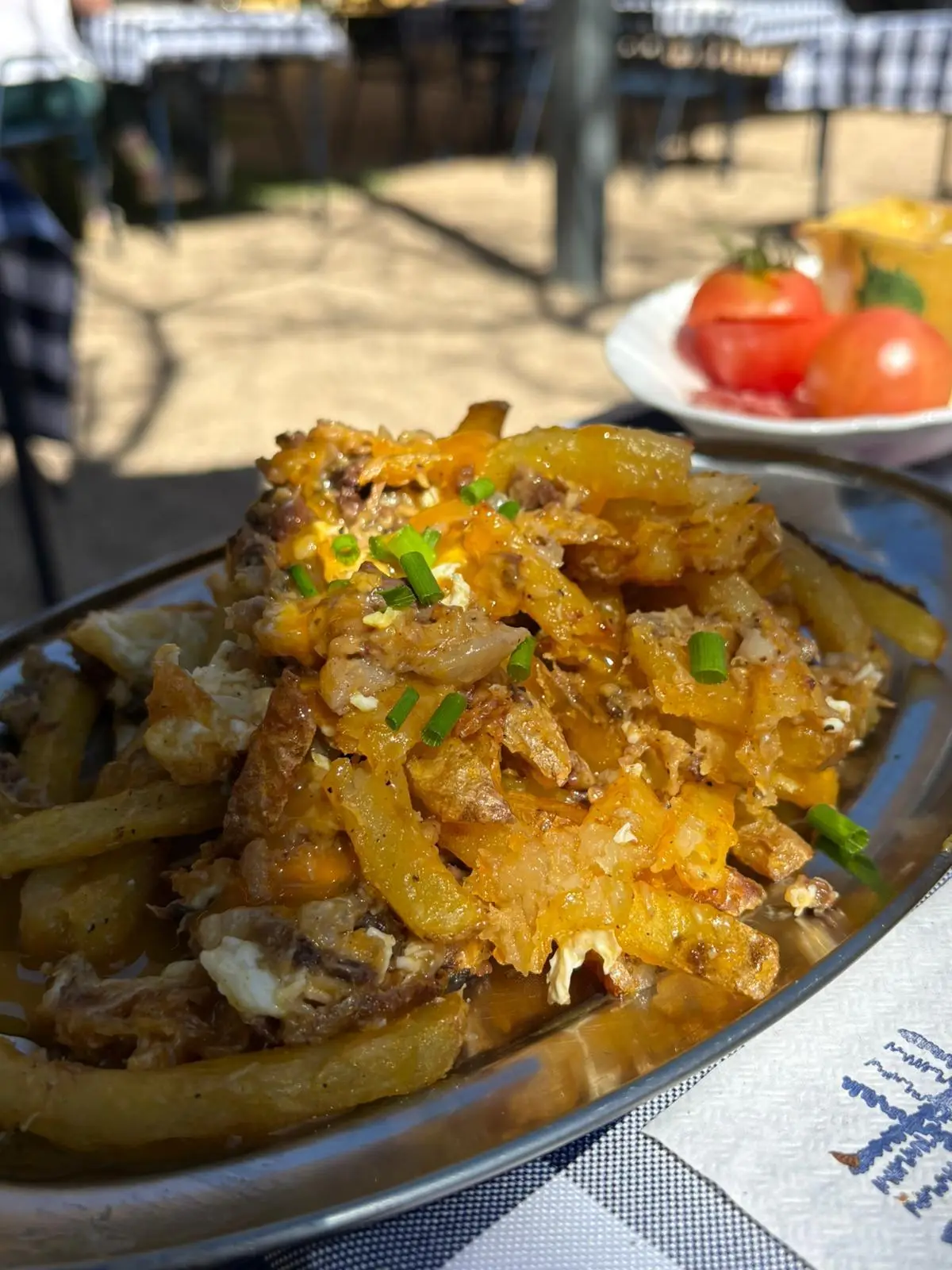 Ous trencats en El Pati de Vilabertran, restaurante con terraza al aire libre cerca de Figueres