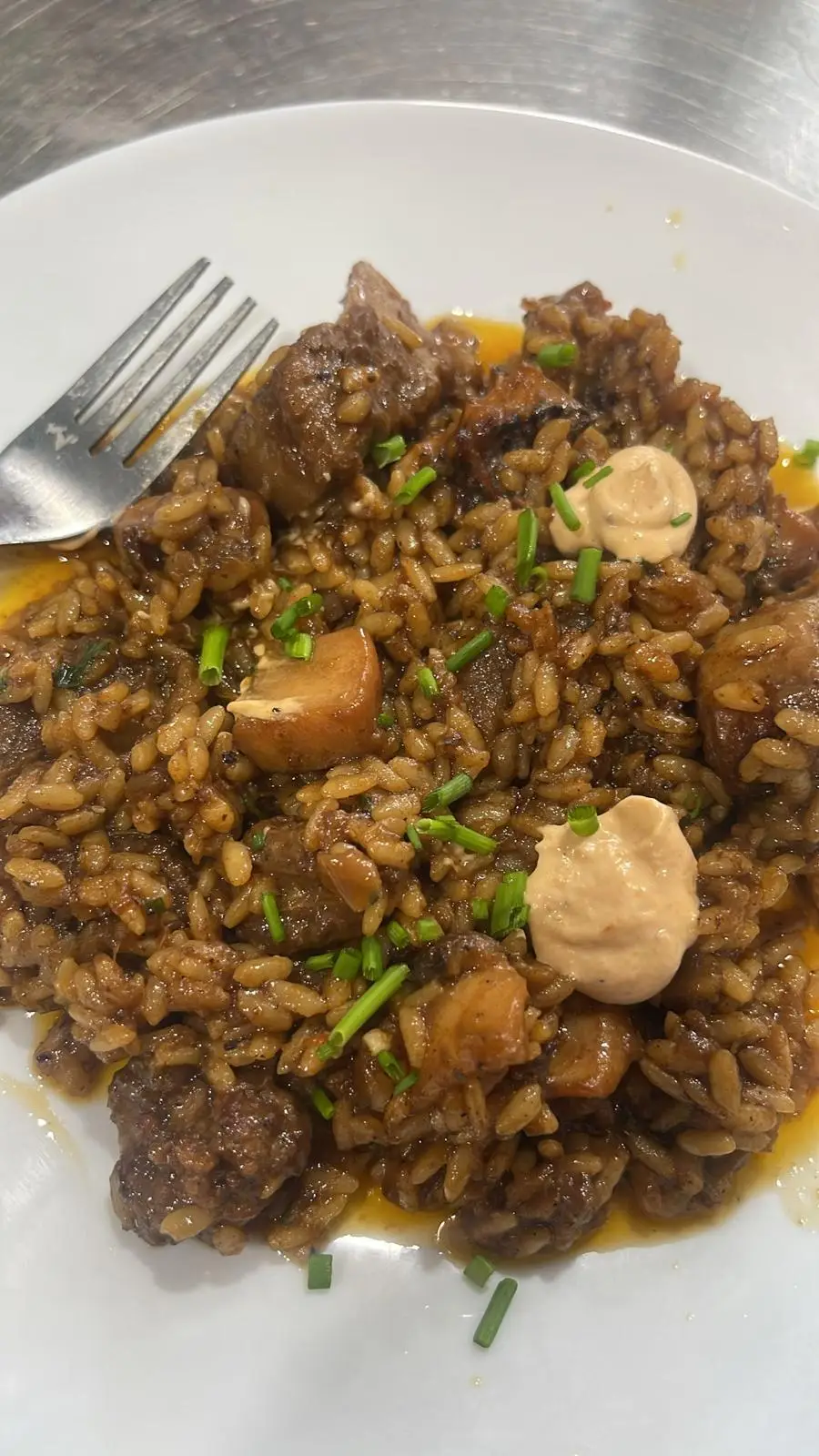 Arroz meloso con setas en El Pati de Vilabertran, restaurante cerca de Figueres especializado en carne a la brasa.