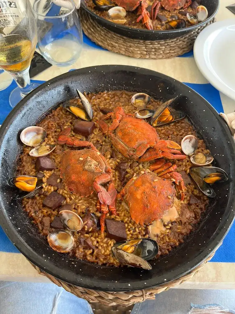 Arroz caldoso con marisco en Restaurant Navili, cocina mediterránea en L'Escala con vistas al puerto