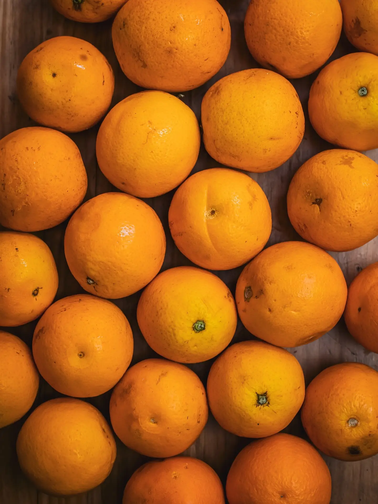Naranjas frescas en Amélie Restaurant, destacando la calidad de los ingredientes mediterráneos en Gràcia, Barcelona.