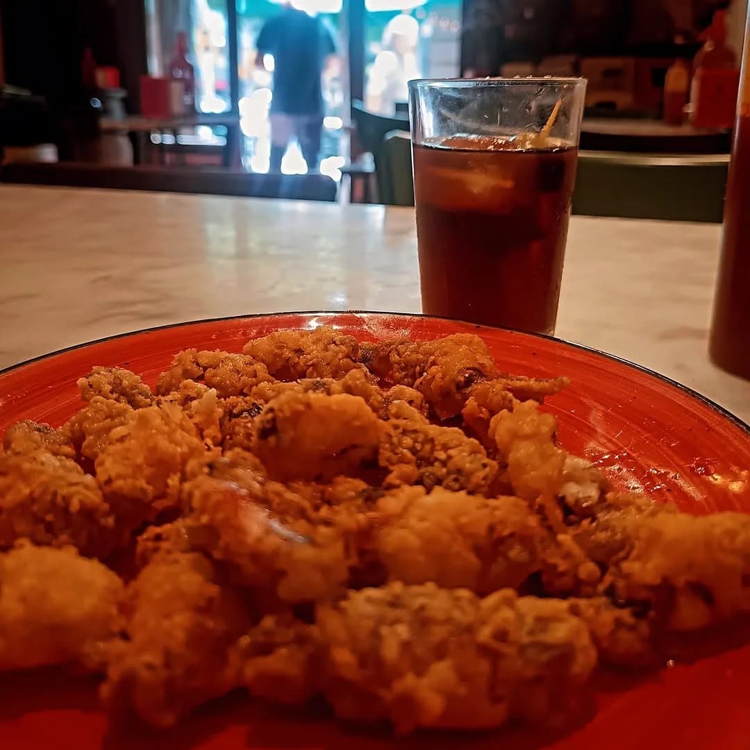 Calamares a la romana en Bar Bodega Fermín, un restaurante de cocina mediterránea en Barcelona, Sant Martí.