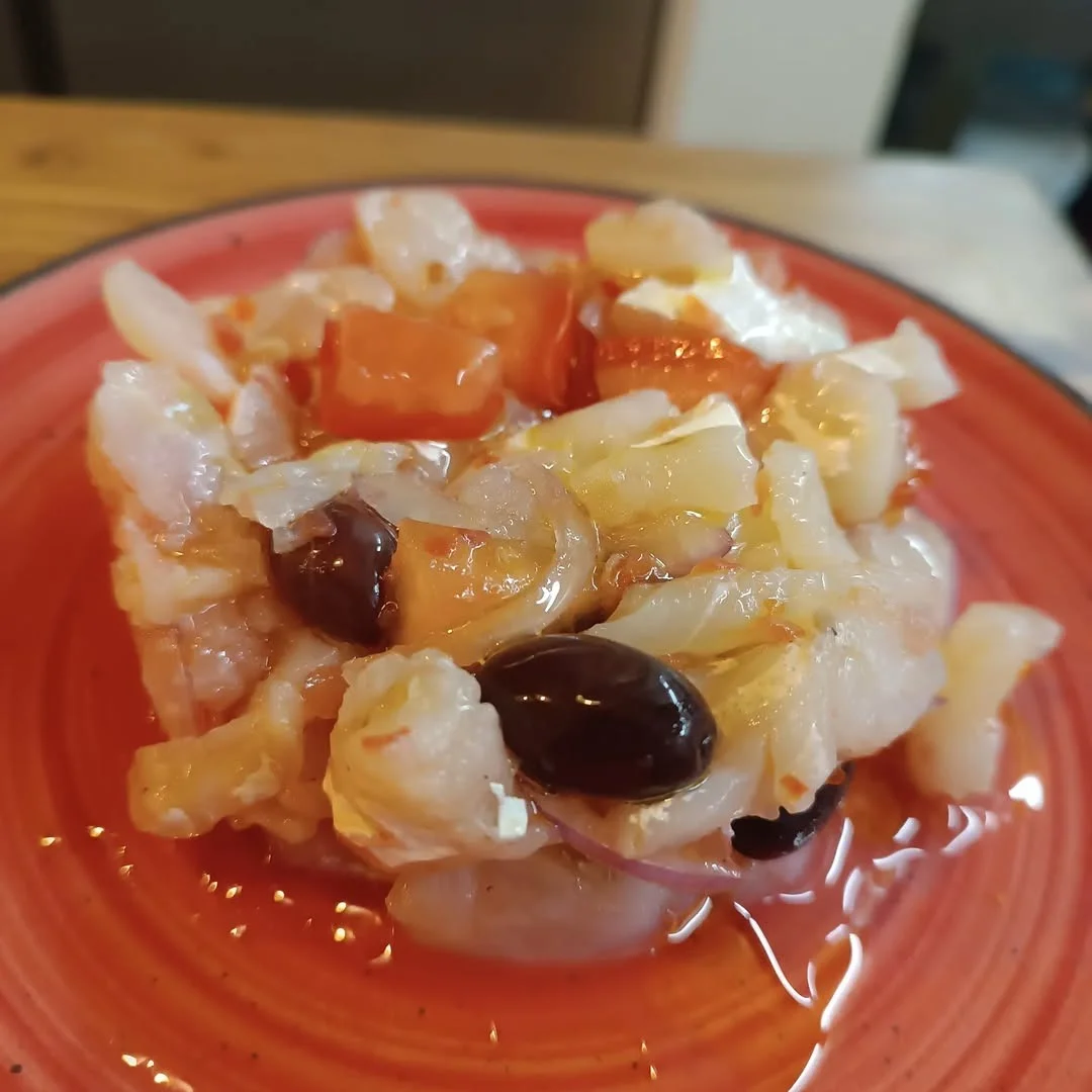 Esqueixada de bacallà en Bar Bodega Fermín, restaurante de cocina mediterránea en Barcelona