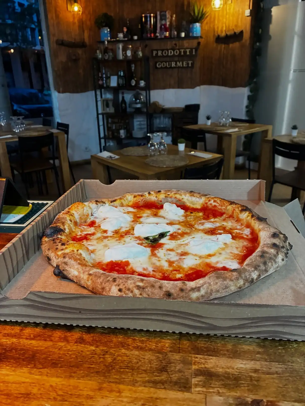 Pizza Margherita en Ristorante Il Capriccio Napoletano, auténtica cocina italiana en Sant Martí, Barcelona