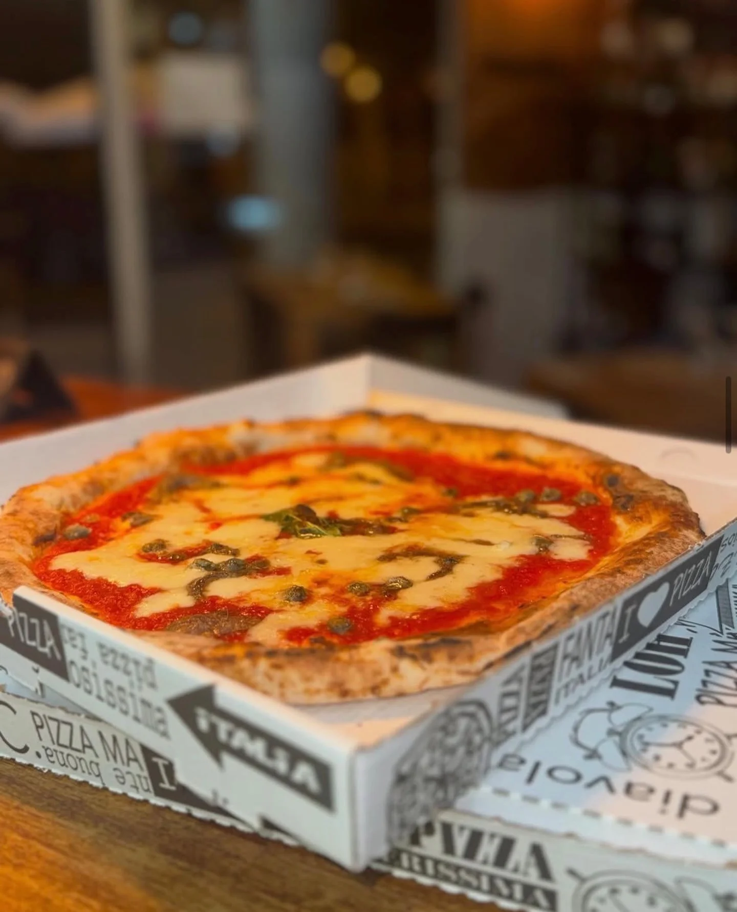 Pizza Margherita en Ristorante Il Capriccio Napoletano, auténtica cocina italiana en Sant Martí, Barcelona