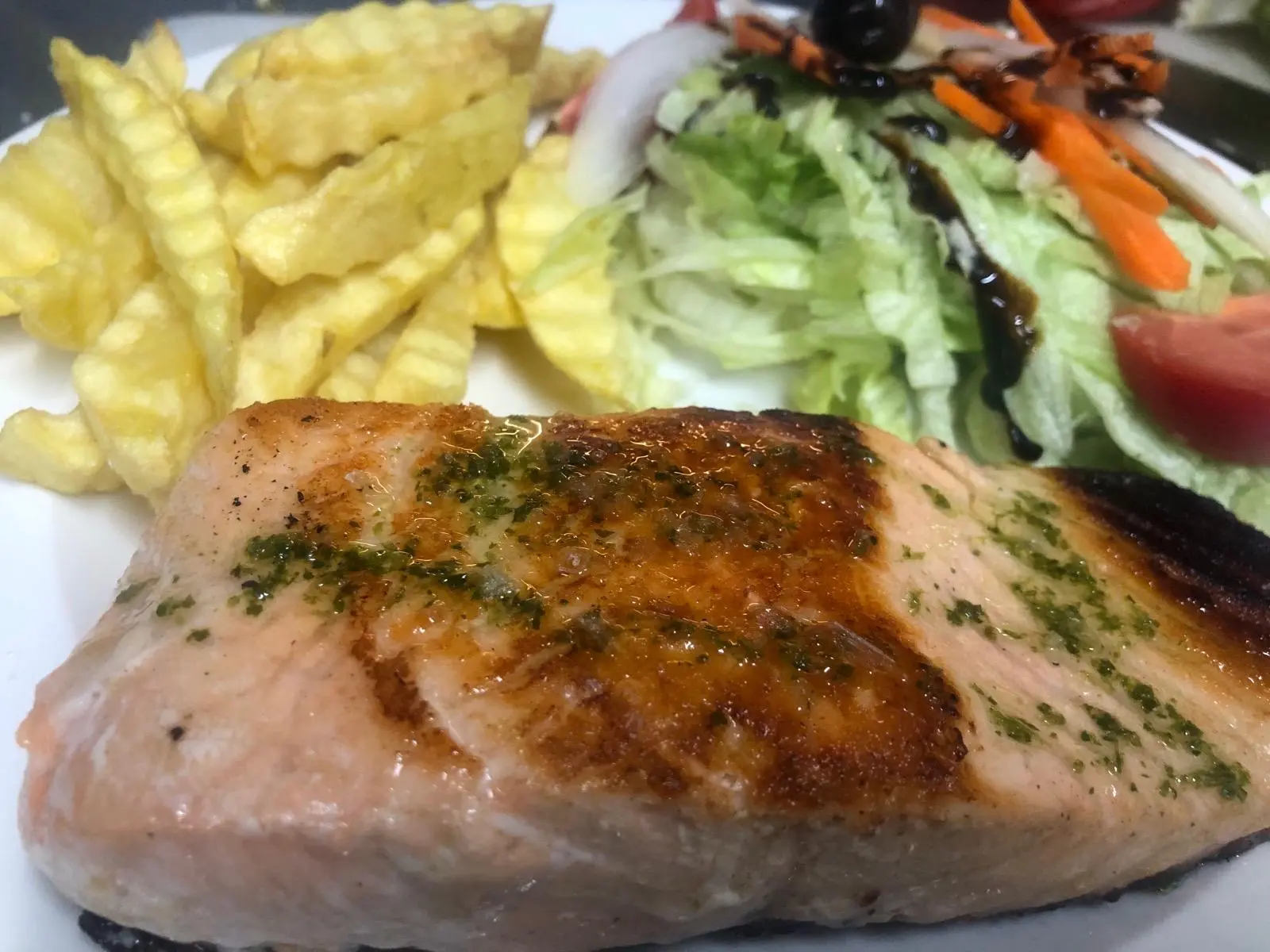 salmon a la plancha menu saludable restaurante apz placa catalunya