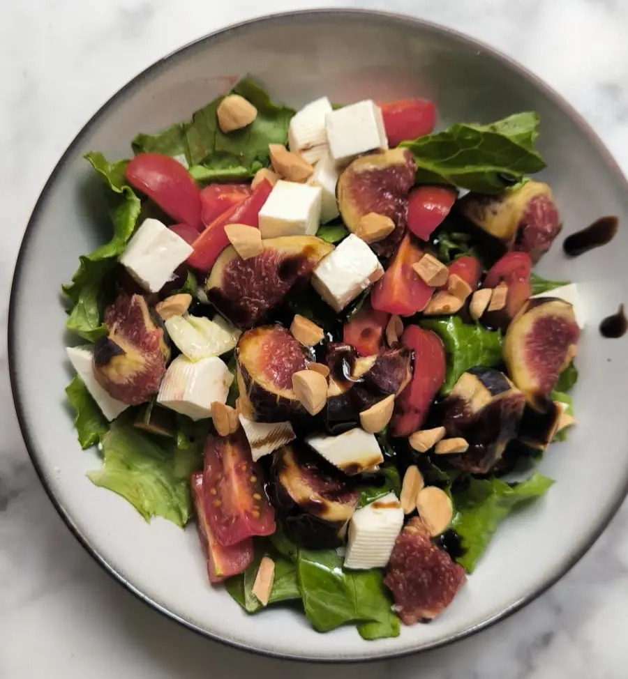 ensalada con higos queso y nueces menu saludable restaurante barcelona verde amore.