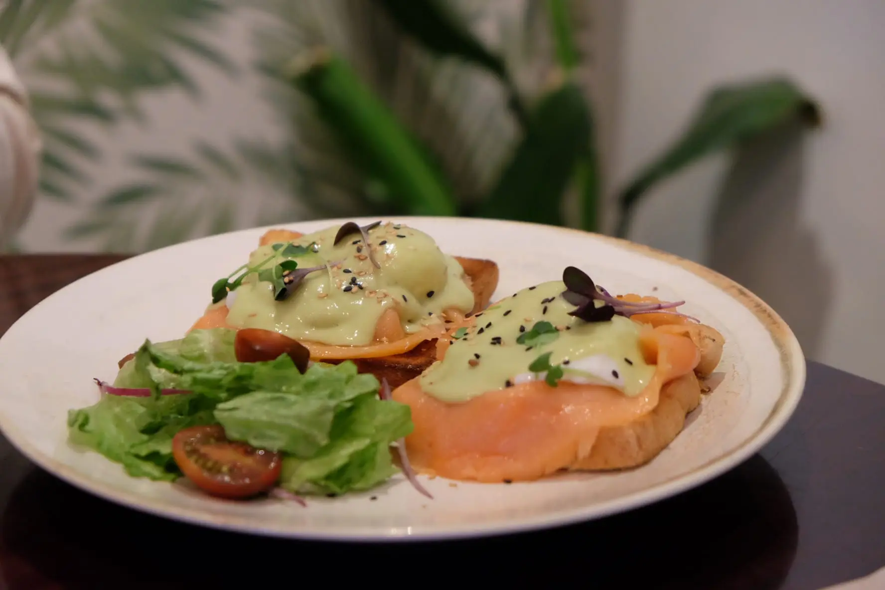 tostadas con salmon y aguacate menu brunch barcelona restaurante healthy verde amore