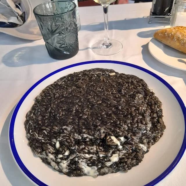 Arroz negro en oplatja daro