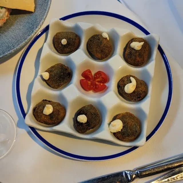 Croquetas de calamares en platja daro