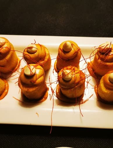 con salsa brava y alioli restaurante tapas Figueres.jpg