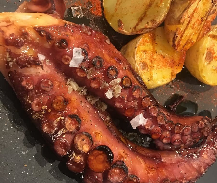 El mejor pulpo a la brasa de platja daro y costa brava entera