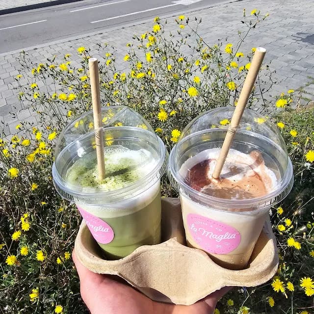 Chai latte con leche vegetal y canela en La Maglia Coffee Co Platja dAro