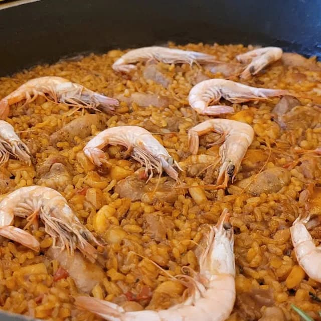 arroz mar y montaña con productos locales en Restaurant El Terral de lHotel Sant Joan en Palamos