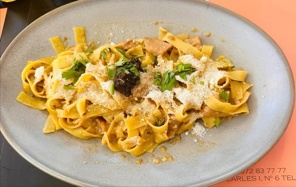 tagliatelle frescos salsa trufa setas parmesano menu mediodia la locanda empuriabrava