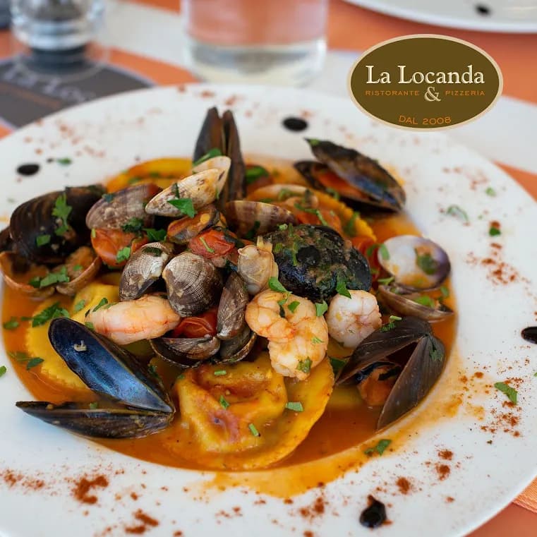 ravioli rellenos pasta marisco salsa tomate menu mediodia restaurante la locanda empuriabrava