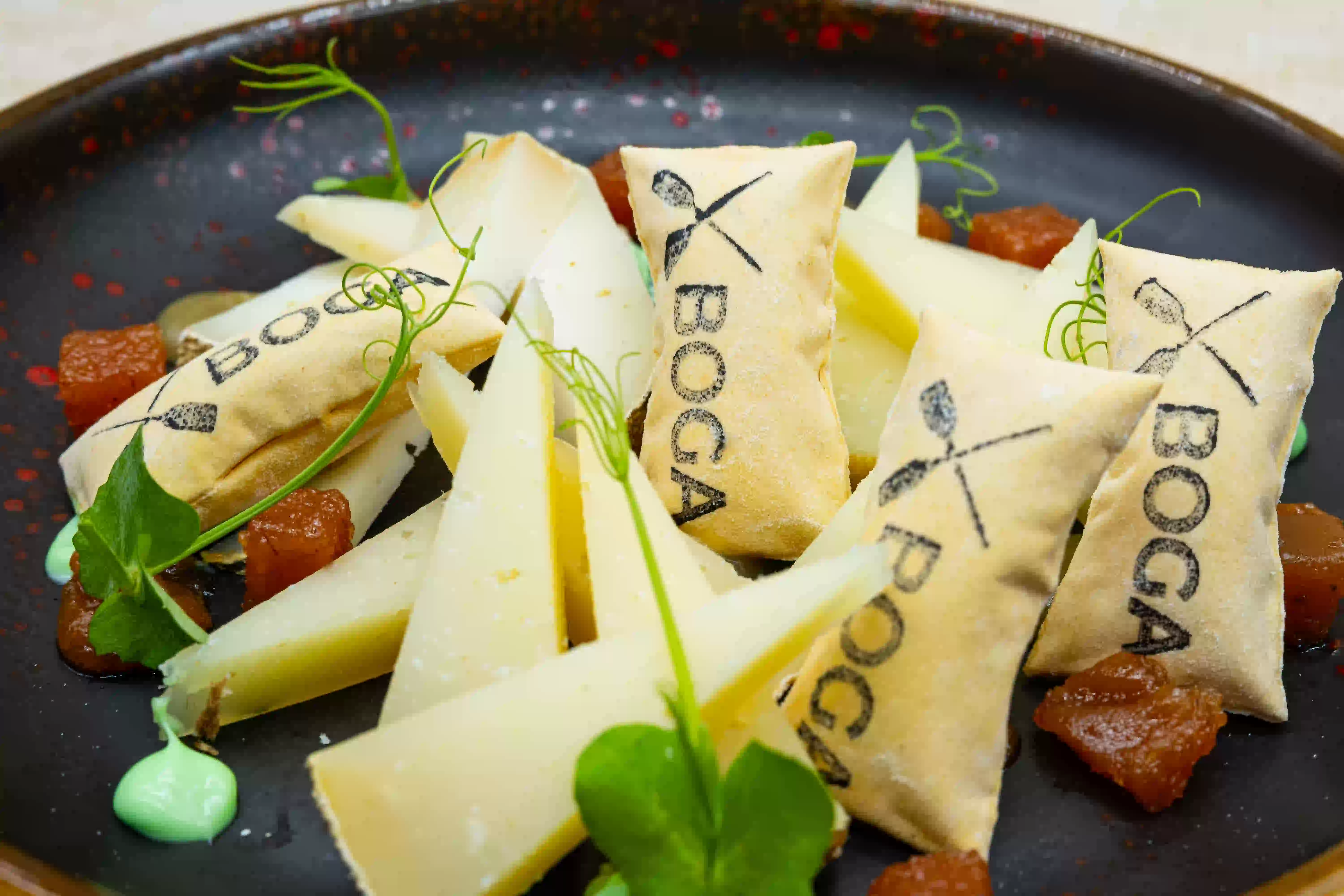 Tortilla de patatas jugosa e increible apetecibre en boga gatsrotaberna en figueres