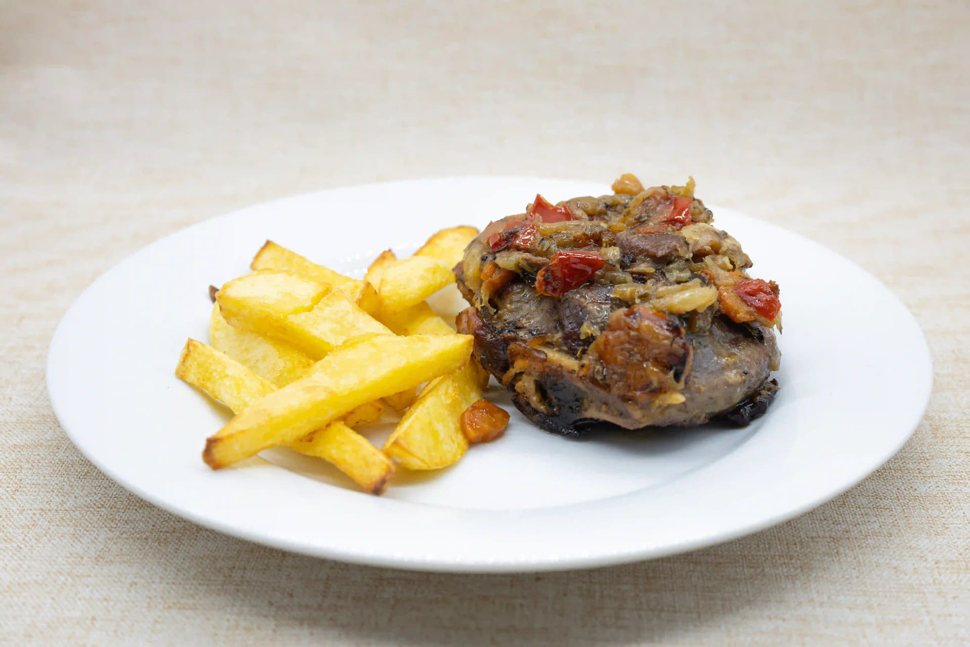 costillas de cordero a la brasa con patatas menu mediodia can ross maia de montcal