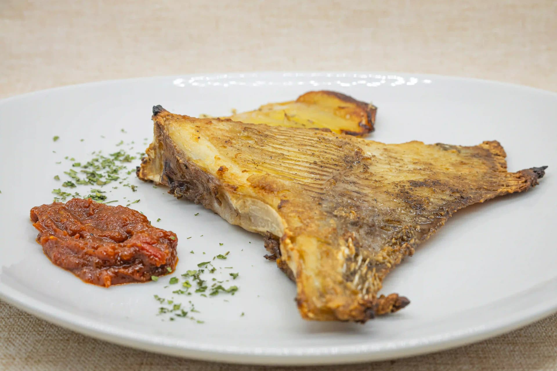 pescado blanco al horno con romesco menu mediodia can ross maia de montcal