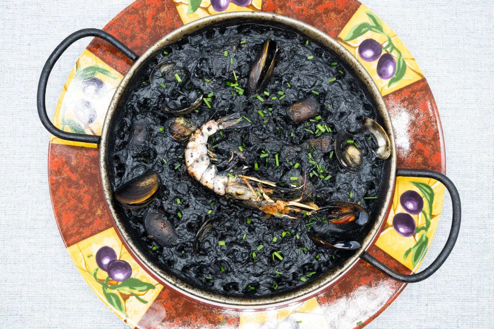 con sepia mejillones y gamba roja