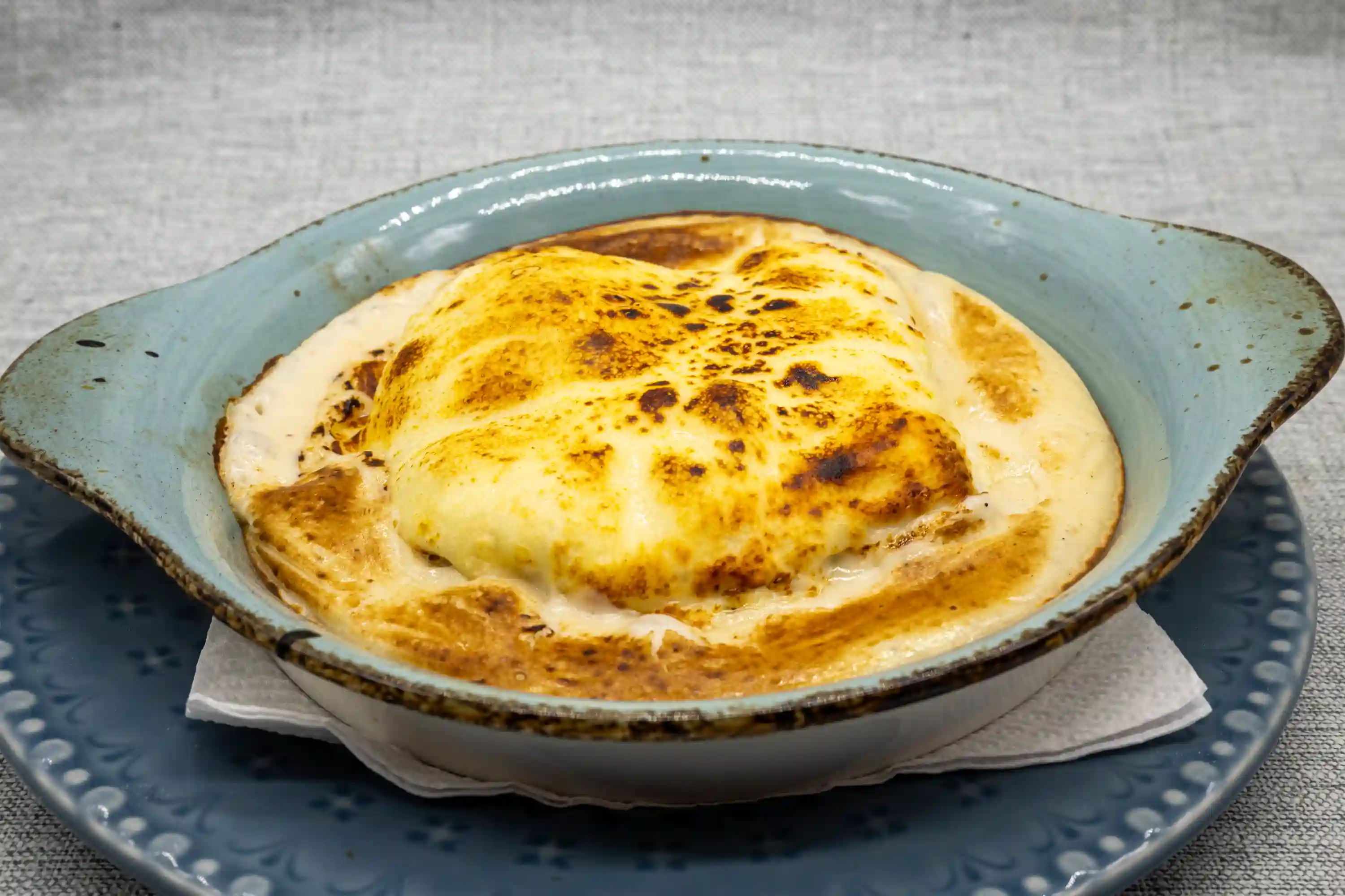 rellenos de carne con bechamel y queso gratinado