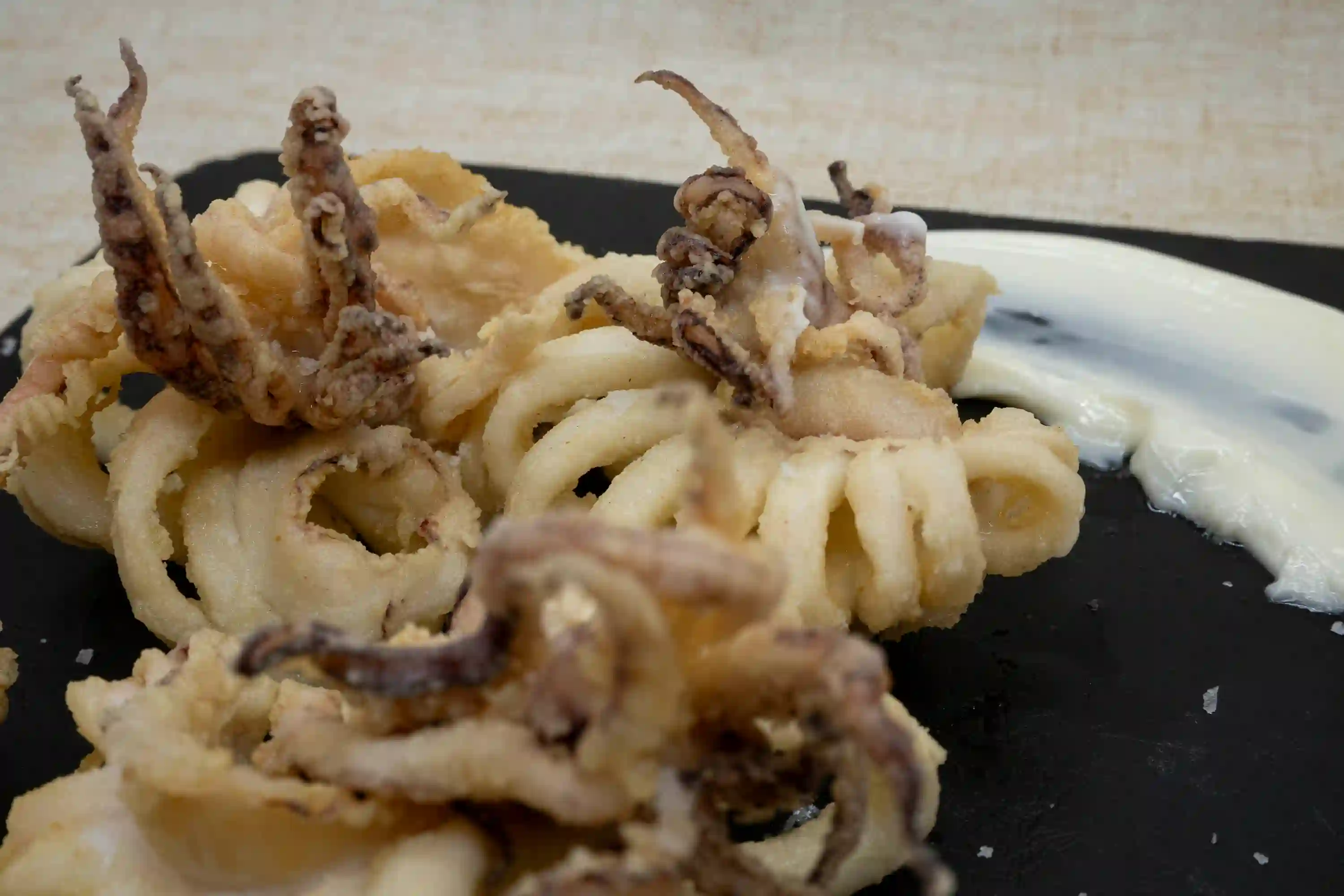 calamares a la andaluza cruixents amb maionesa restaurant ca la gemma menu mediodia alt emporda