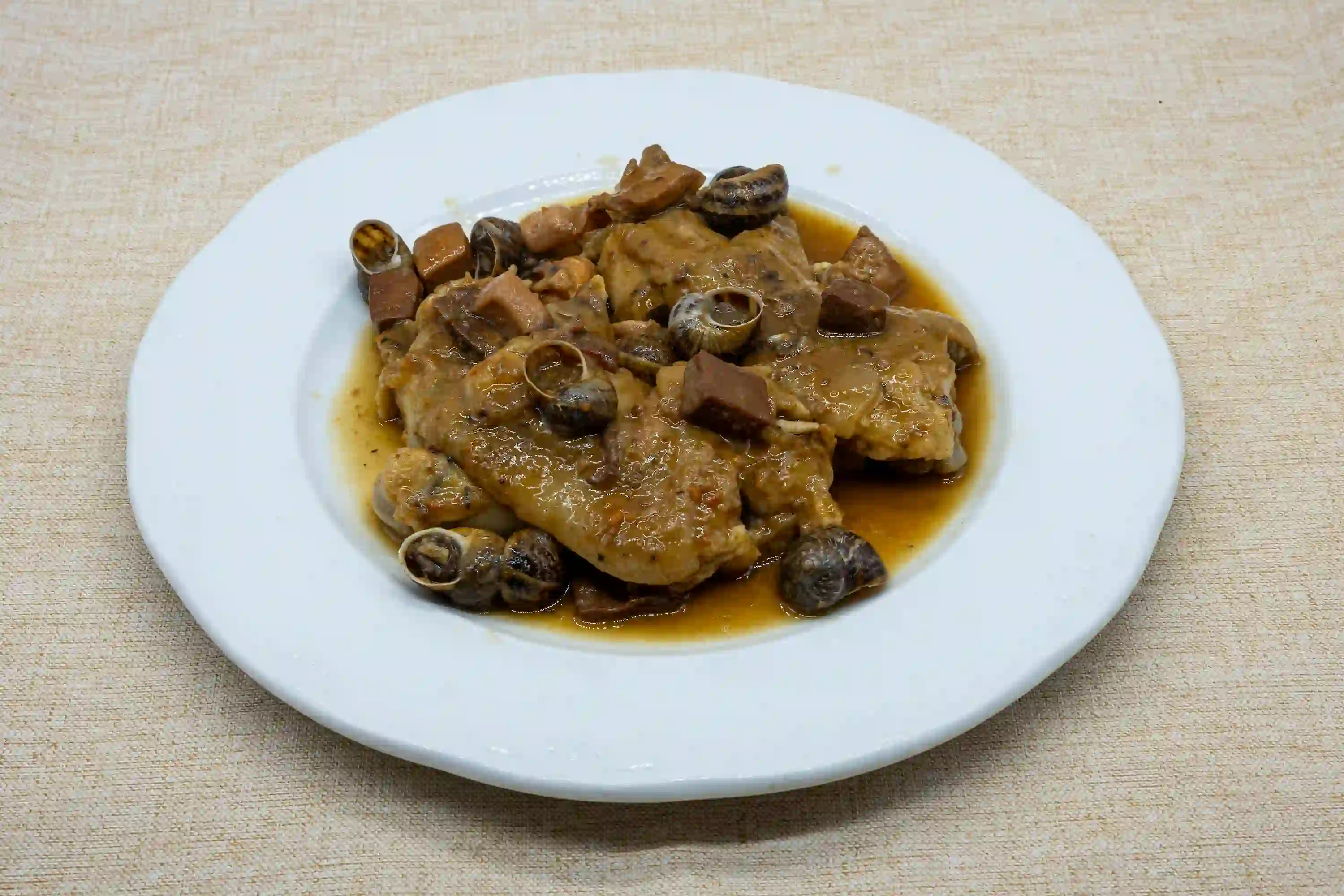 pollastre rostit amb caragols i bolets cuina tradicional restaurant ca la gemma menu mediodia alt emporda