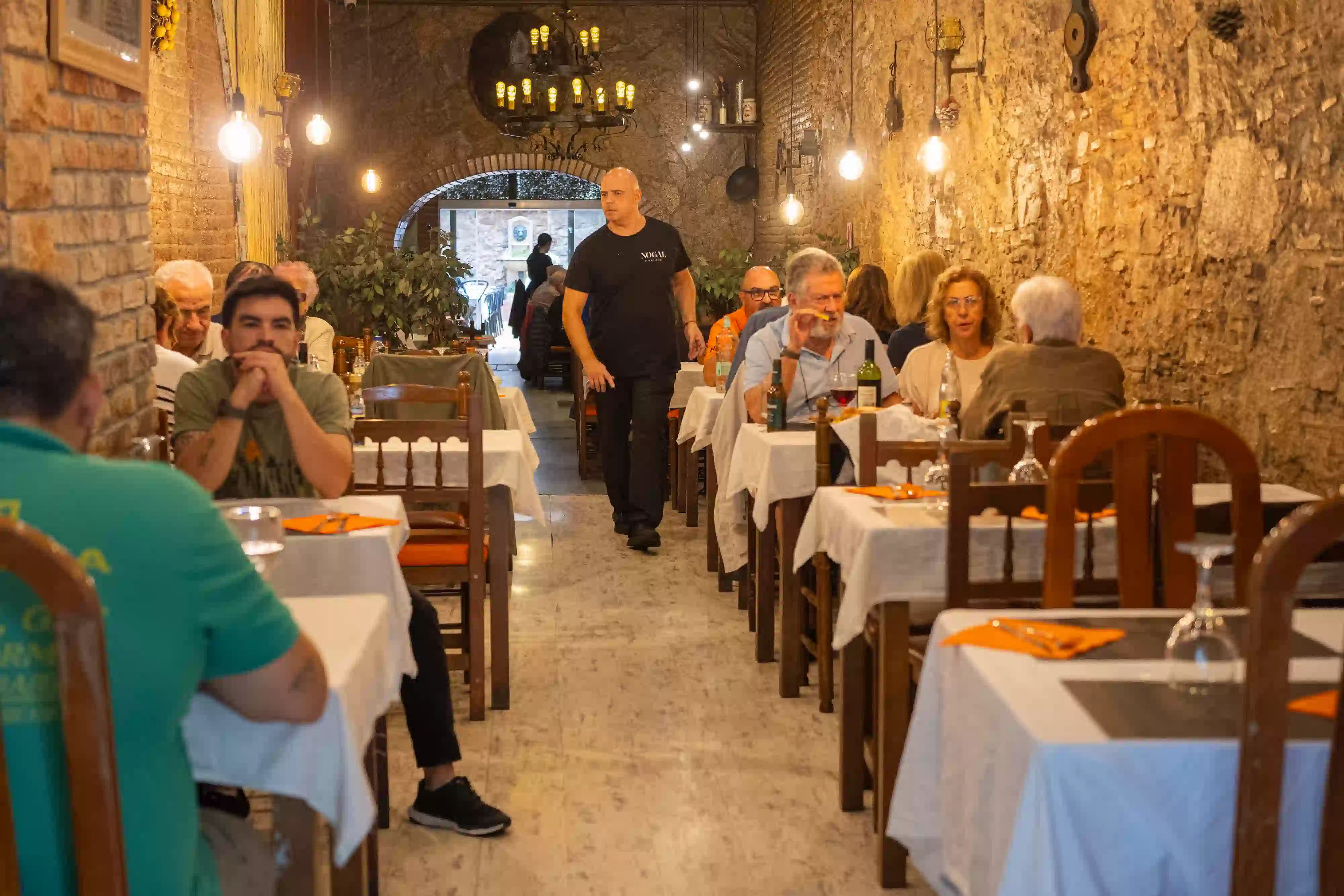 restaurante nogal figueres comida casera menu mediodia clientes