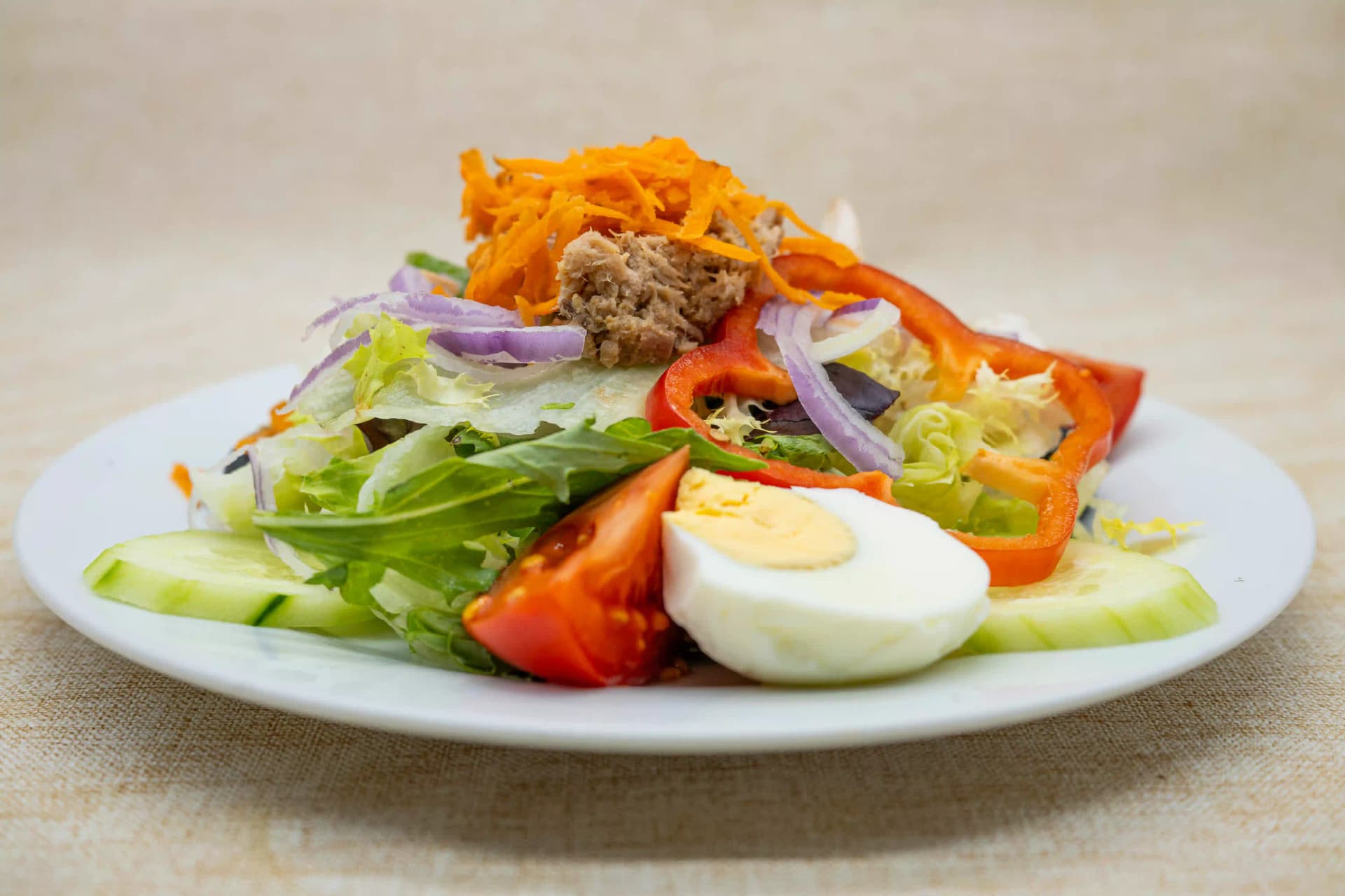 4 Ensalada mixta-ensalada con huevo atun tomate lechuga menu mediodia nogal barcelona