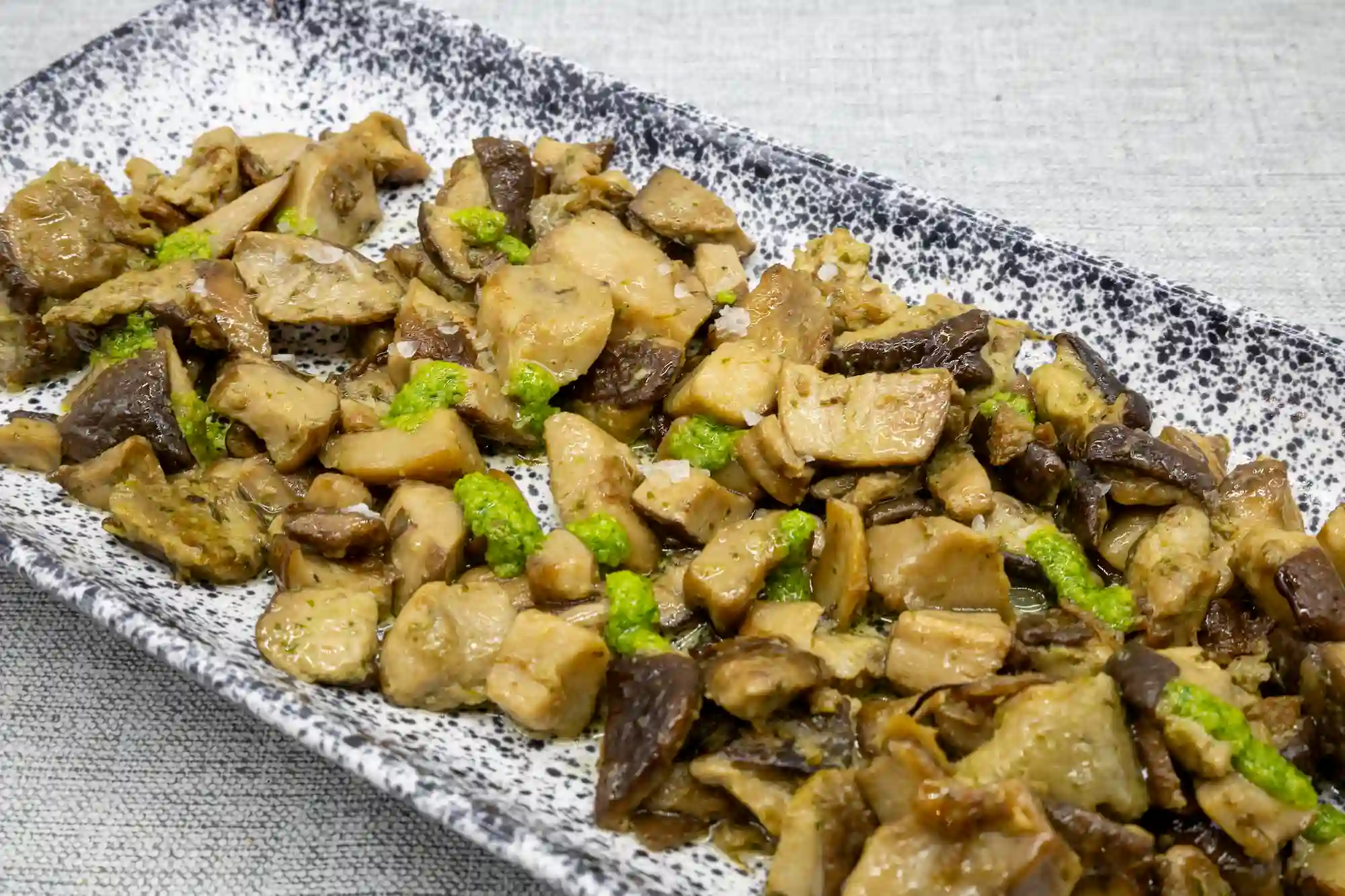 bolets saltejats amb all i picada suau oli doliva restaurant can carola menu del dia vila sacra alt emporda prox figueres roses cuina catalana