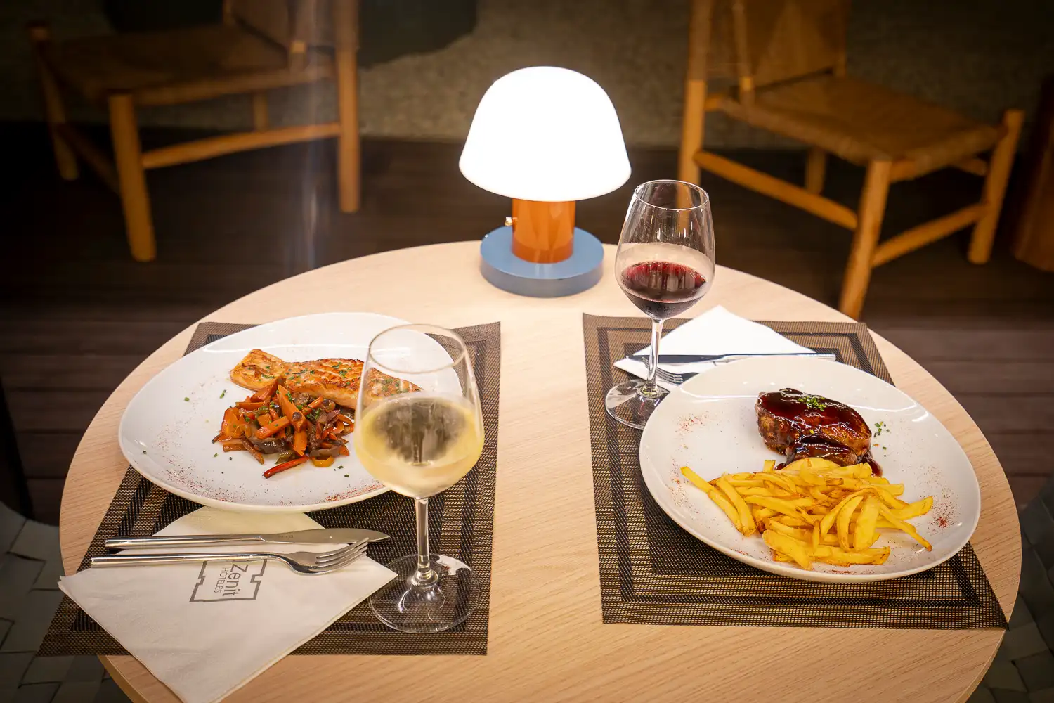 Carne y pescado saludable a buen precio incluído en el menú del día en en compte borell