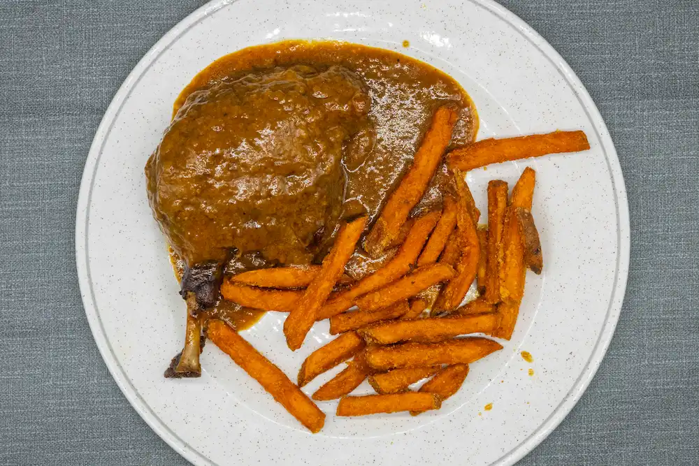 muslo ave salsa boniato menu mediodia restaurante eixample figueres comida casera