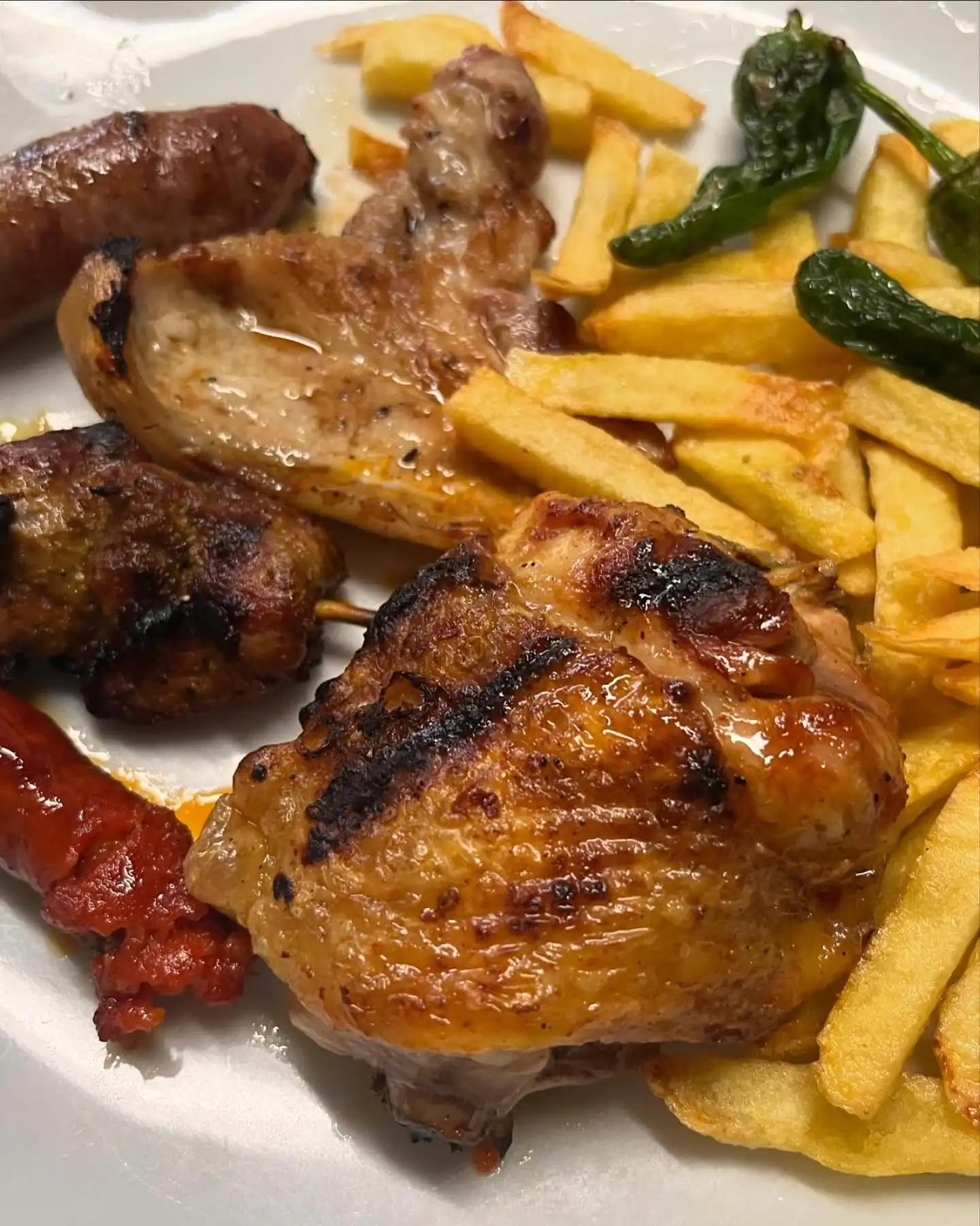 surtido de carnes a la brasa con patatas menu mediodia figueres restaurante eixample