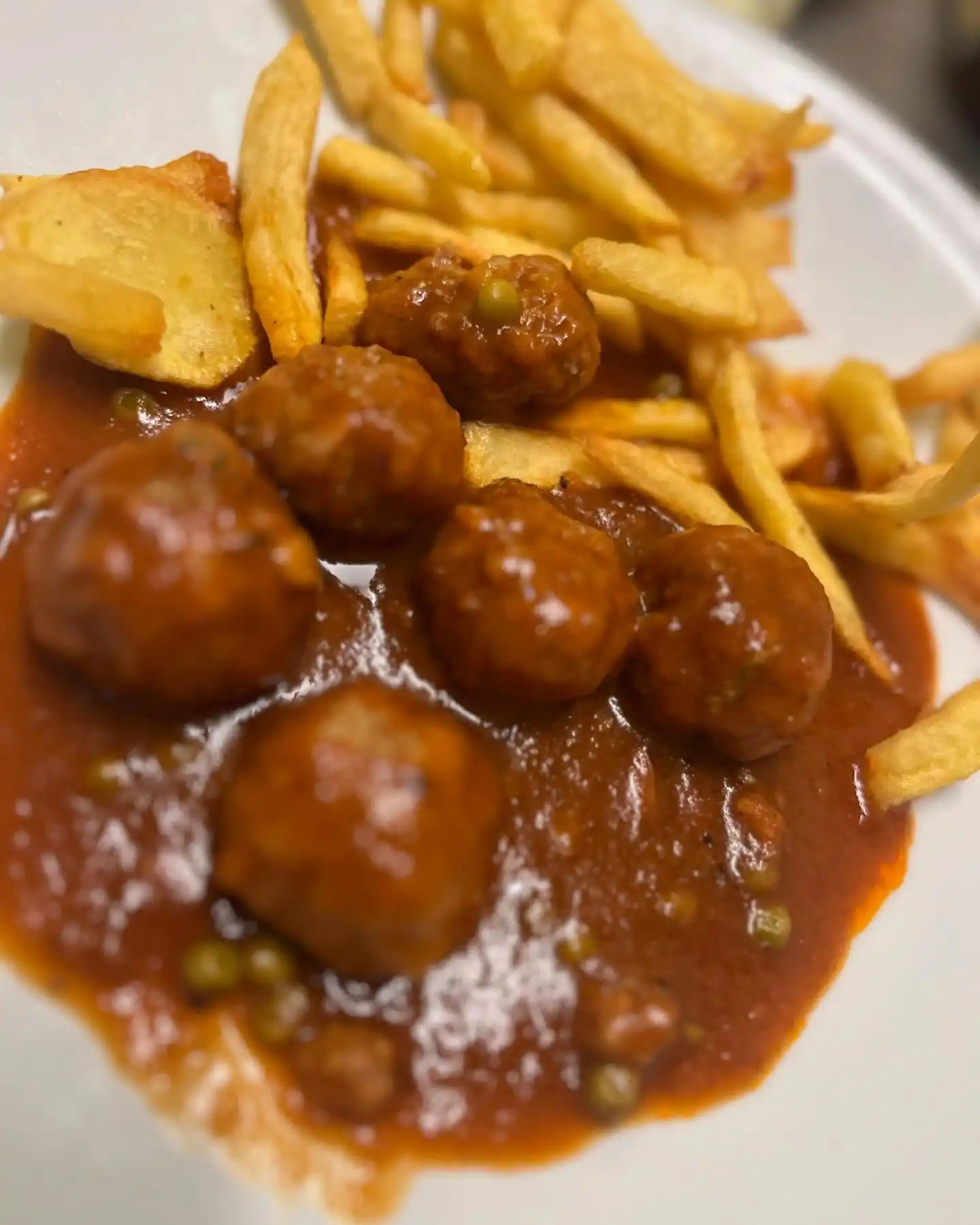 albondigas en salsa con patatas menu mediodia figueres restaurante eixample