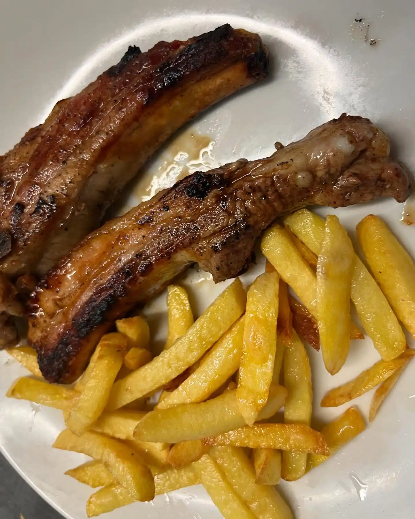 costillas de cerdo a la brasa con patatas menu mediodia figueres restaurante eixample