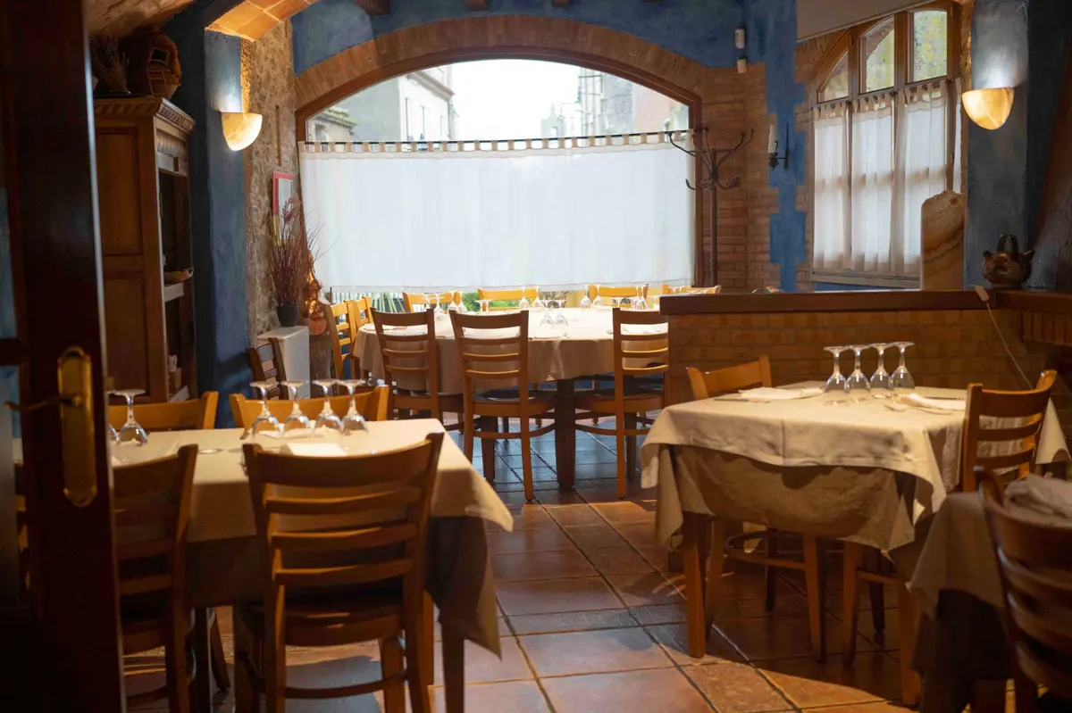 sala-interior-restaurant-la-Muga-Vilanova-de-la-Muga-Emporda