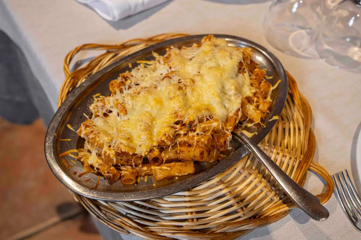 macarrons-amb-formatge-fosos-al-forn-restaurant-la-Muga-Vilanova-de-la-Muga-Emporda