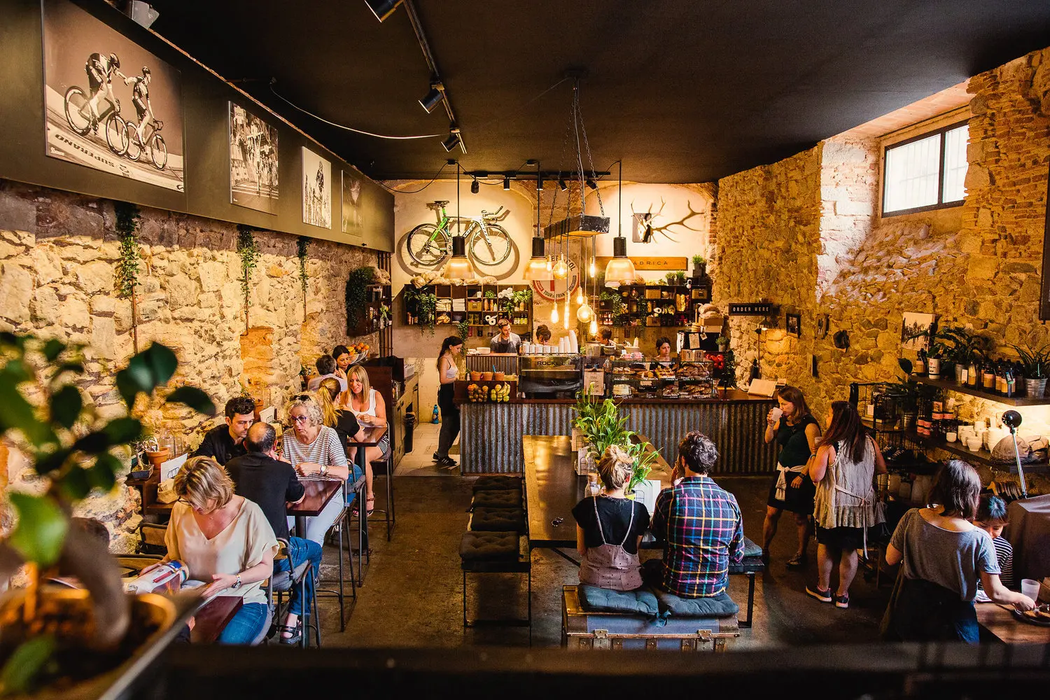 Restaurant La Fabrica Girona en Menuveo