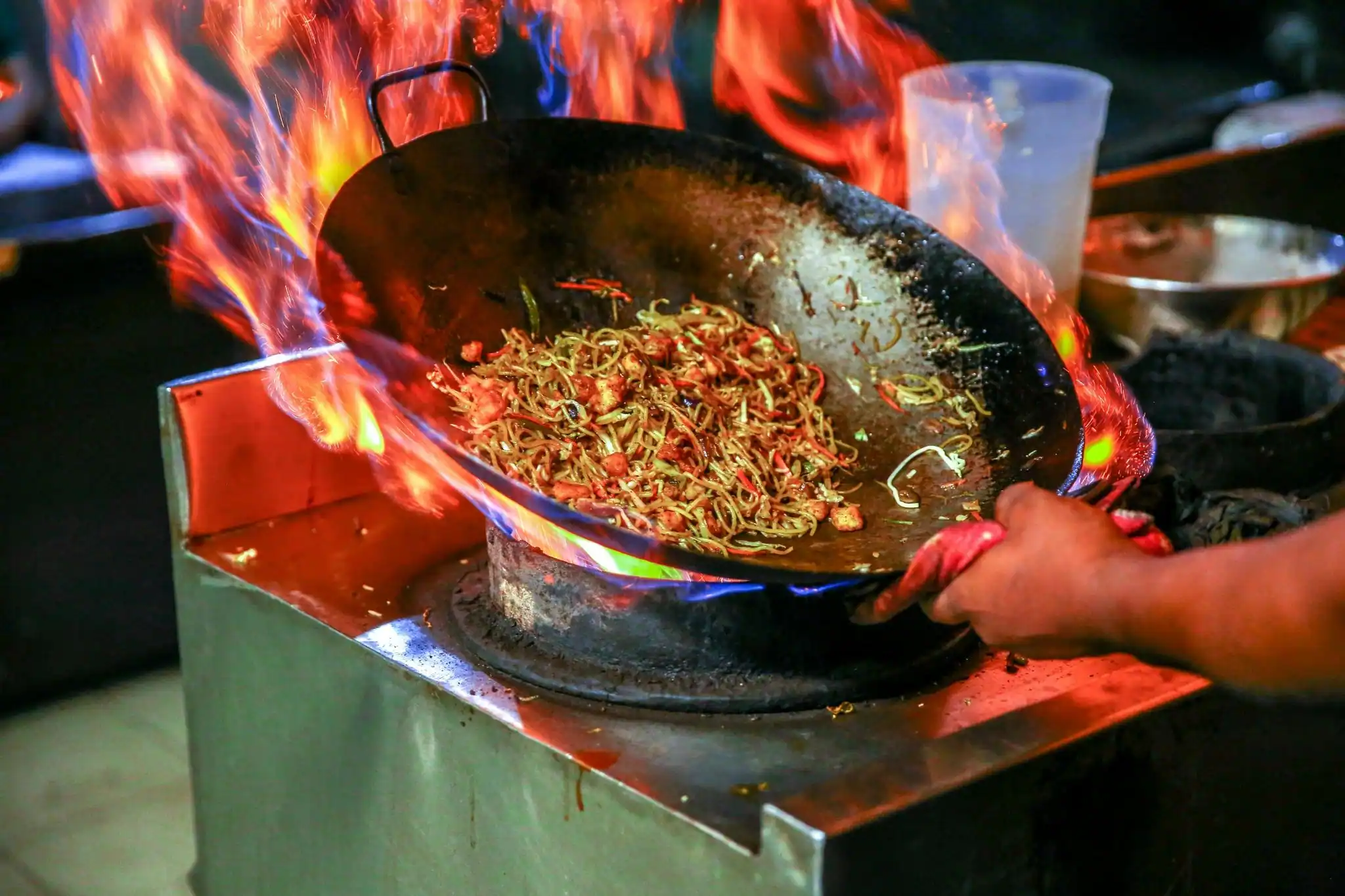 Fideos wok al estilo chino tradicional