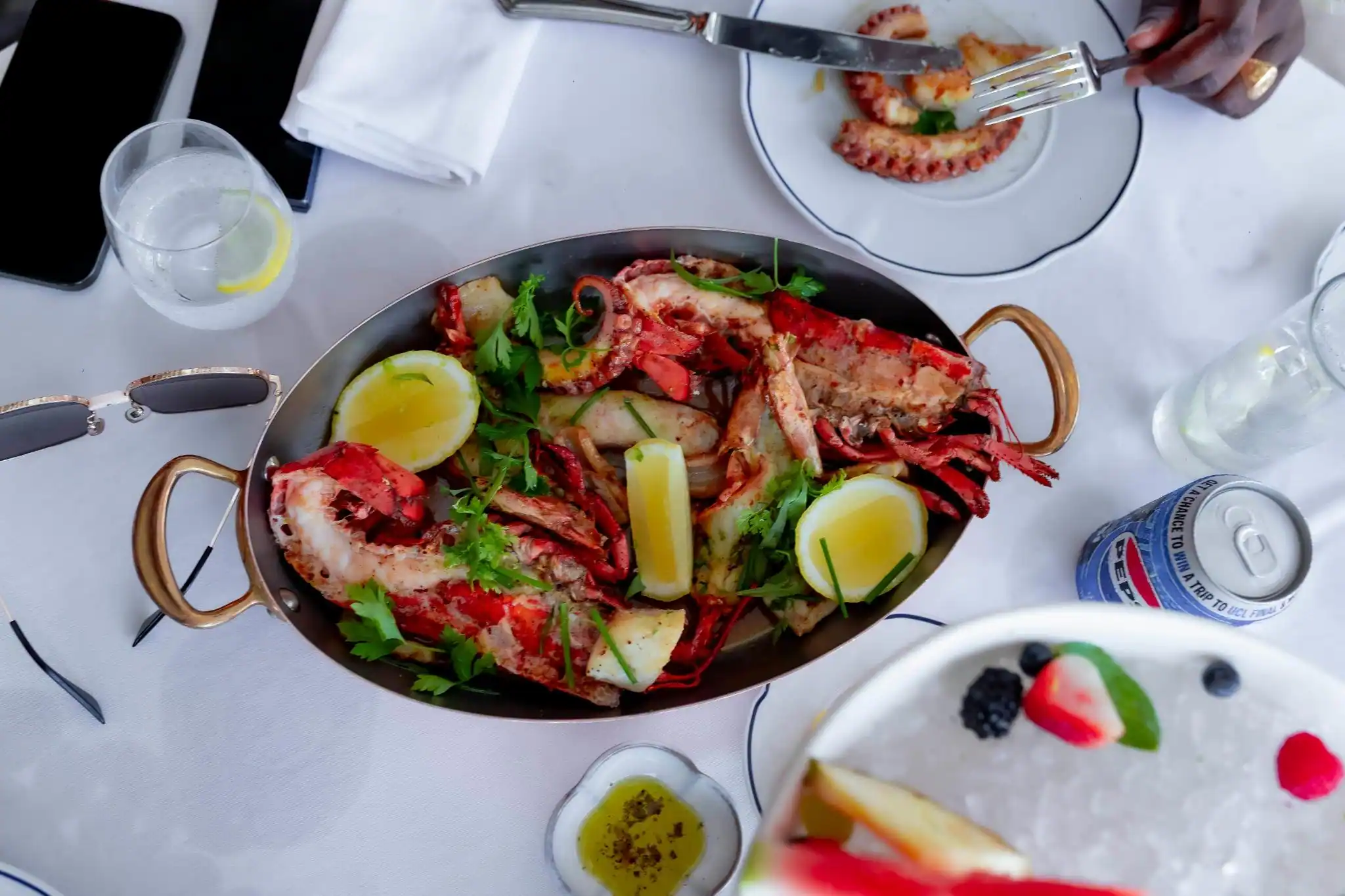 Langosta mediterránea fresca con mariscos